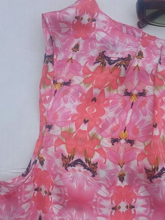 Chaus Tops - Chaus SZ L Pullover Satin Polyester Pleated Floral Tank Blouse with Side Splits
